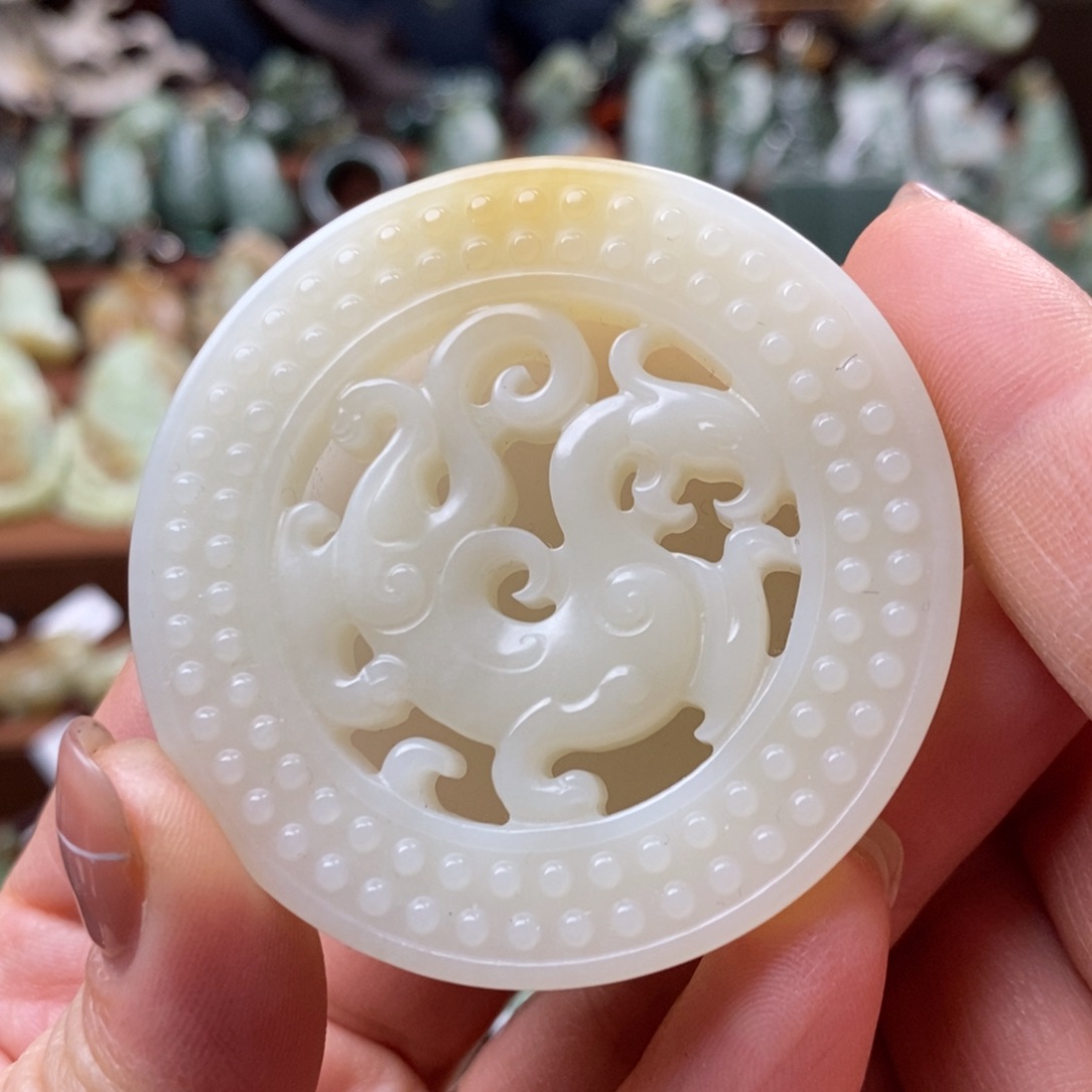 和田玉未镶嵌把件