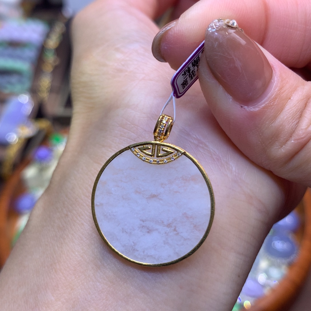 翡翠18K金镶嵌颈饰