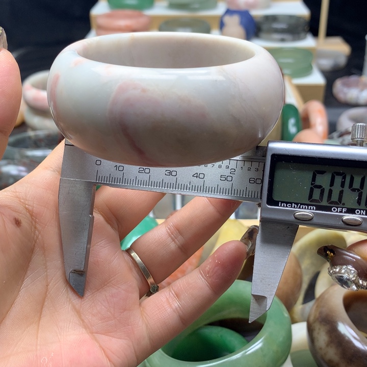 未镶嵌手镯石英质玉