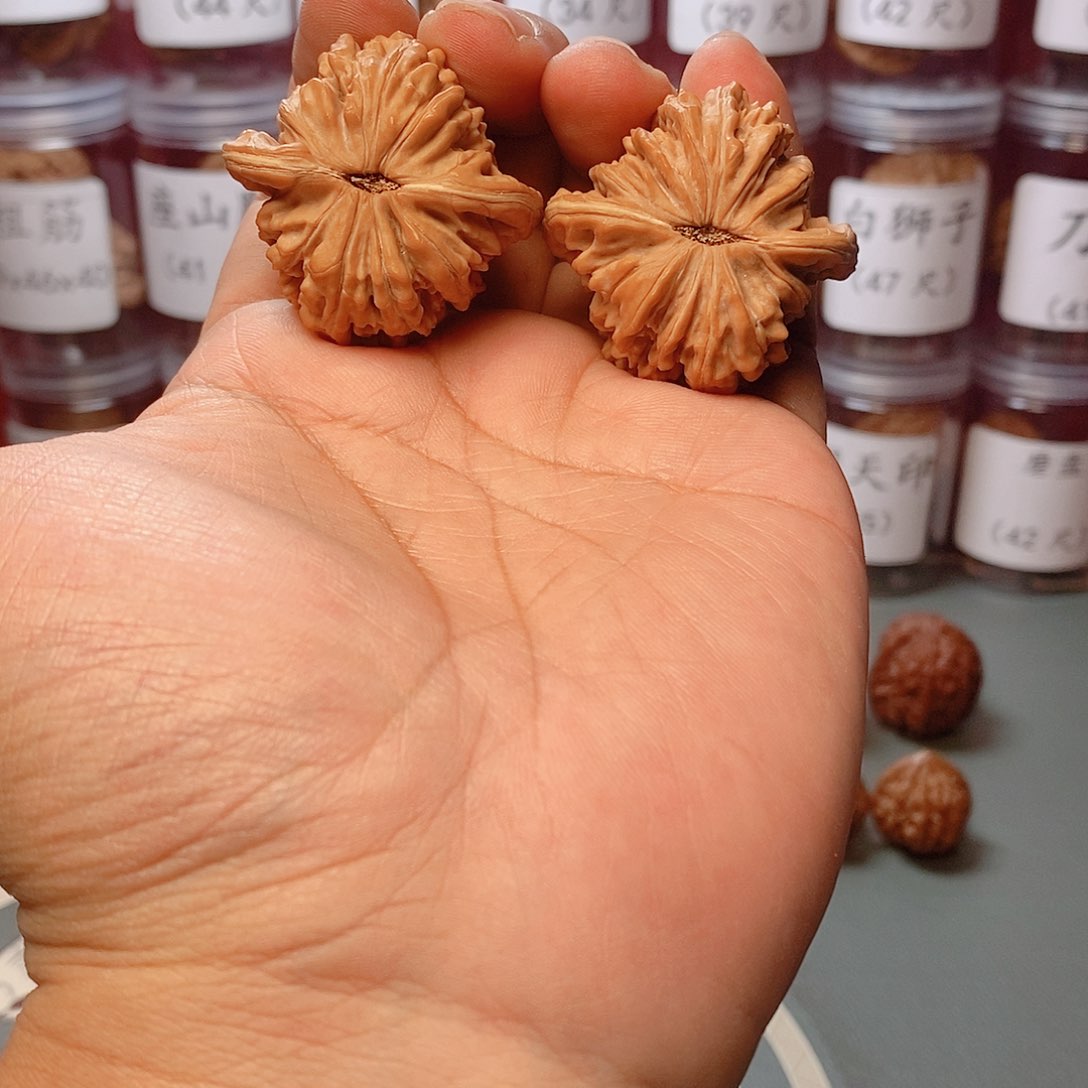 核桃把件41尺寸全品太行山四座楼