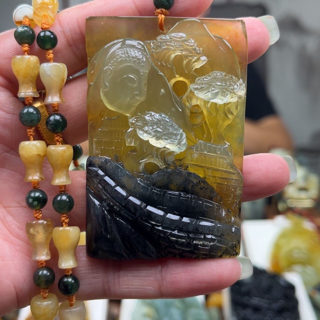 岫玉未镶嵌颈饰挂件