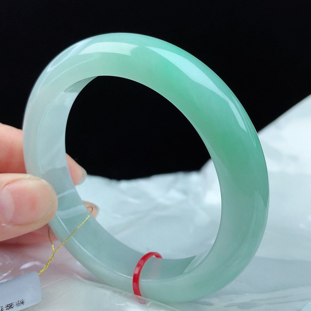 翡翠手镯未镶嵌56圈2370