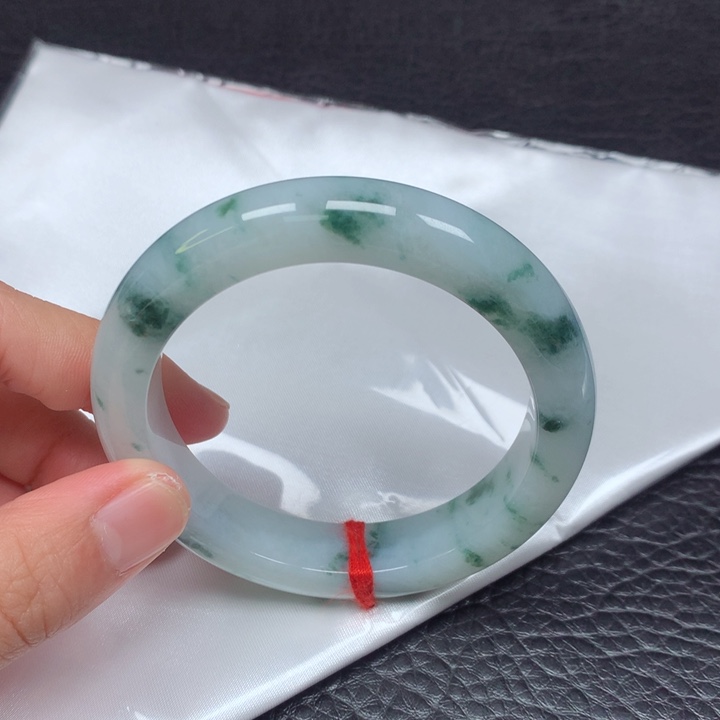 翡翠手镯未镶嵌27。