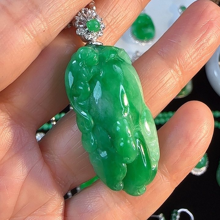 翡翠颈饰18K金镶嵌佛手