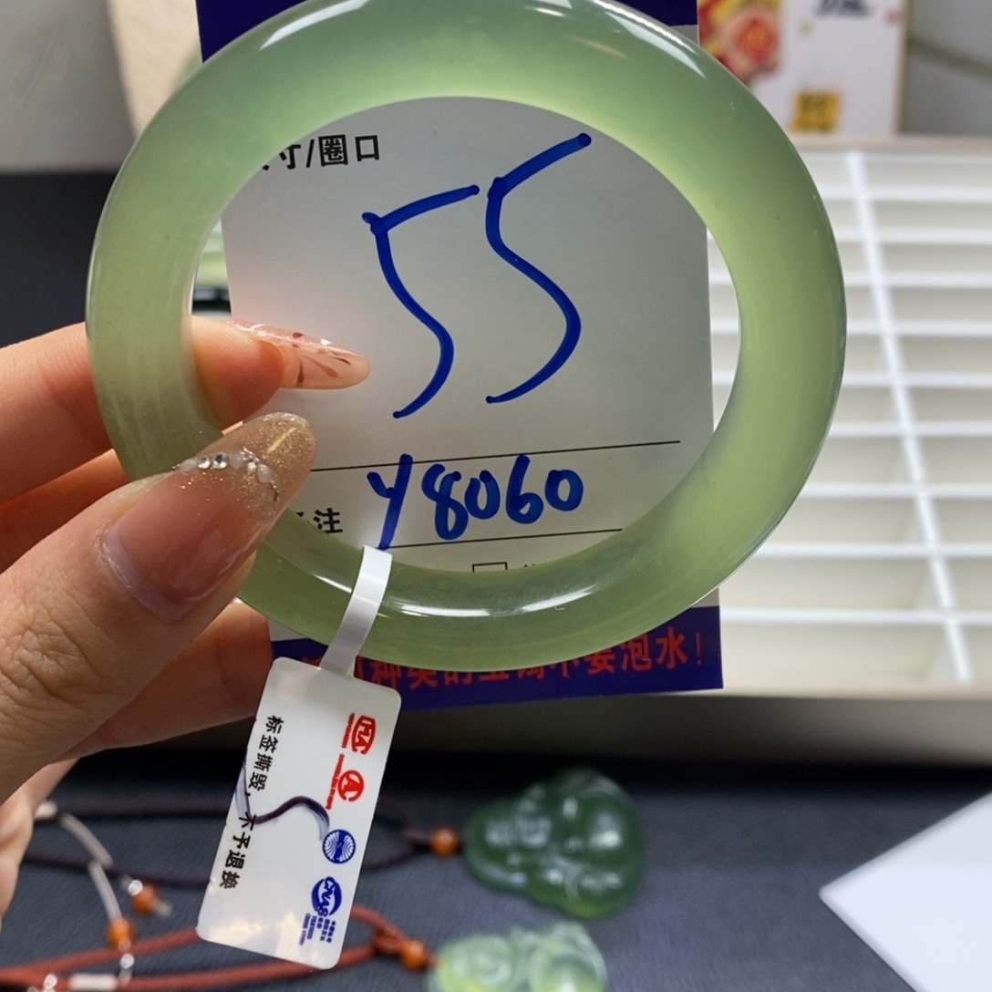 蛇纹石玉手镯未镶嵌