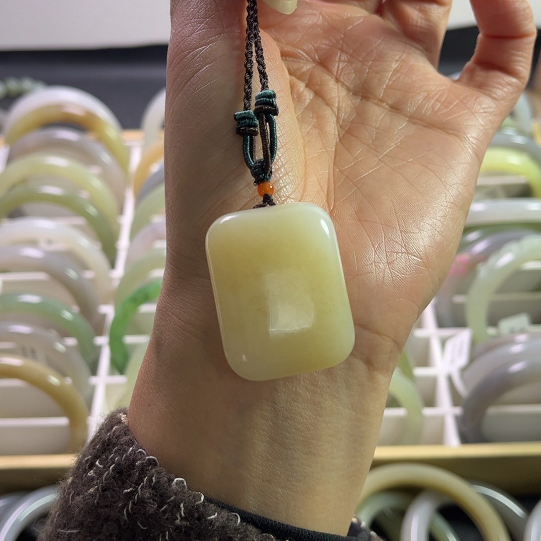 和田玉吊坠未镶嵌