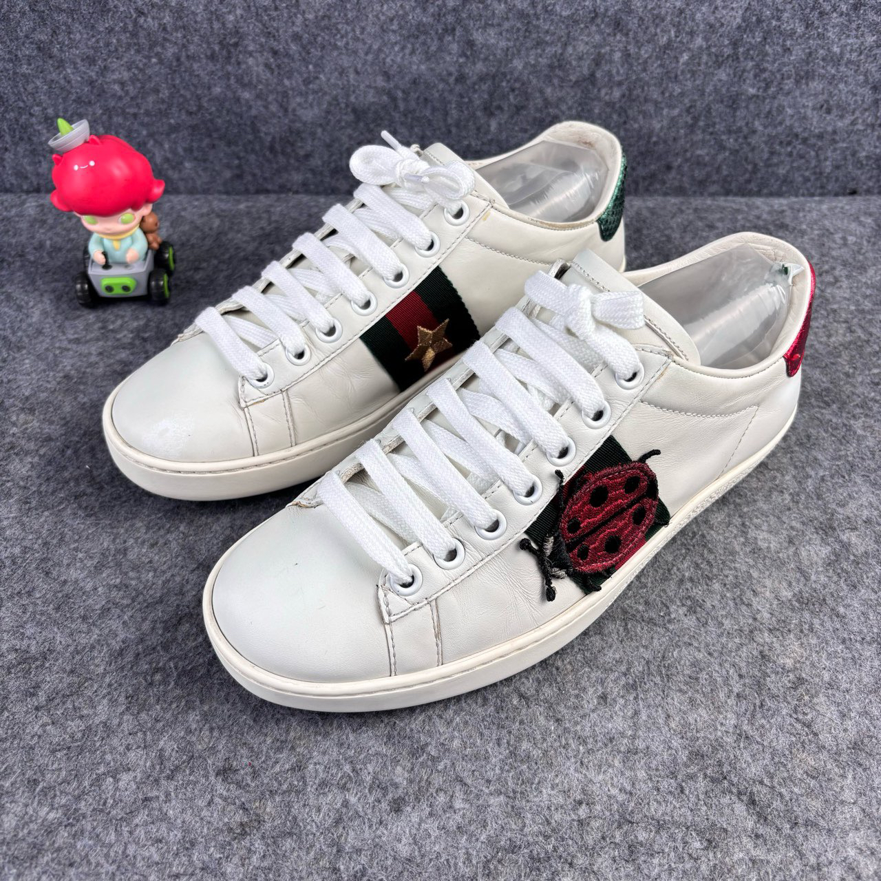 95新 GUCCI/古驰 菠萝瓢虫刺绣小白鞋 35码 品相不错 YLP1541