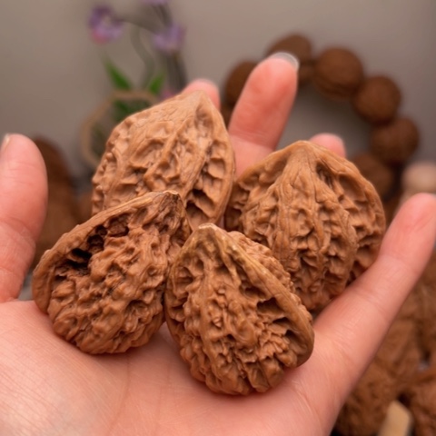 吊坠文玩核桃R****?俩核桃 