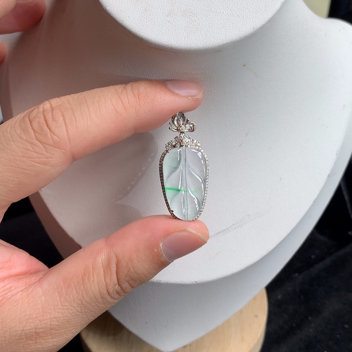 翡翠吊坠(不含链)18K金镶嵌
