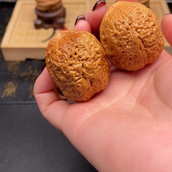 吊坠文玩核桃铁皮罗汉鱼籽