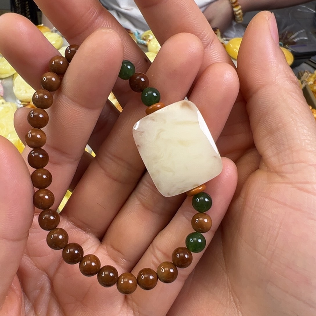 蜜蜡裸石未镶嵌蜜蜡