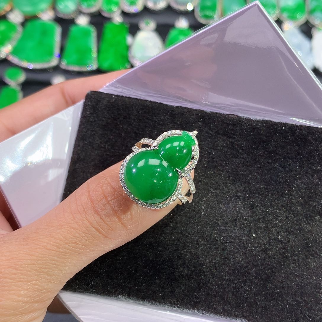 翡翠18K金镶嵌戒指戒指