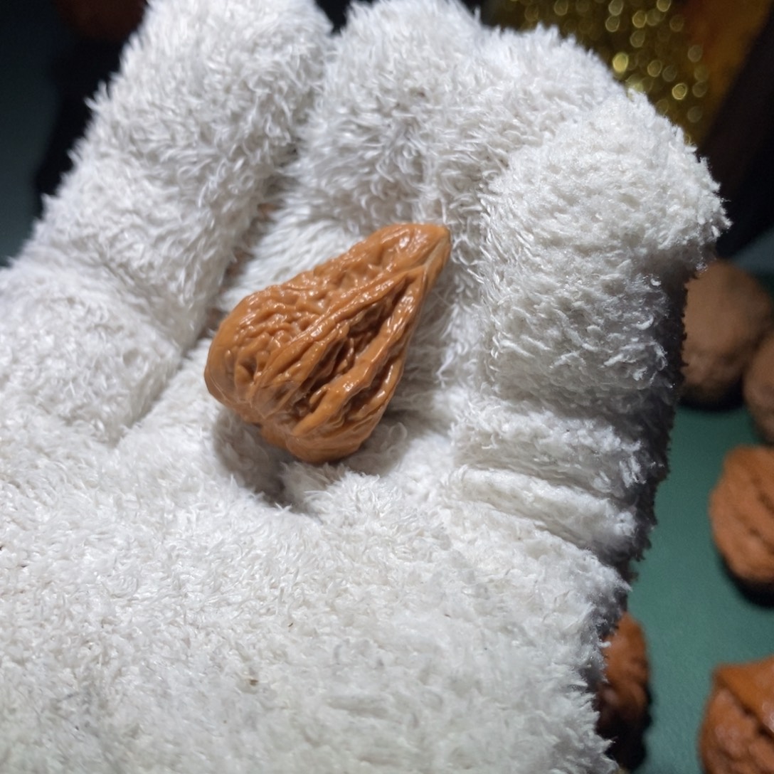 东***东吊坠文玩核桃塔尖