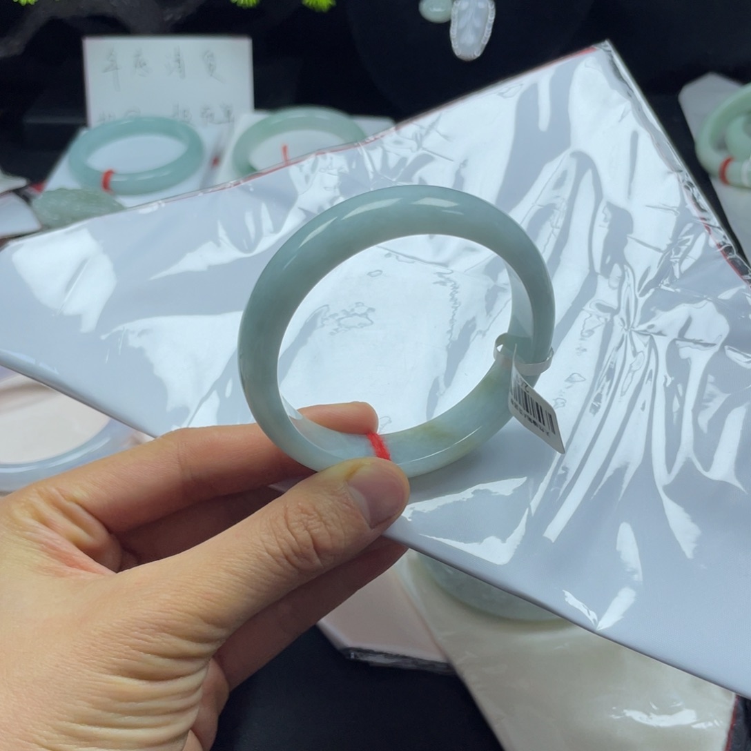 未镶嵌手镯翡翠天然翡翠手镯