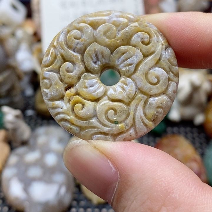 硅化珊瑚（珊瑚玉）颈饰未镶嵌