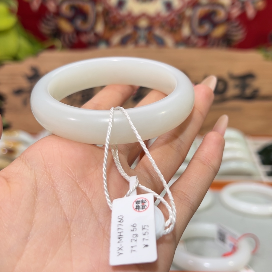 未镶嵌手镯和田玉优雅羊脂白玉手镯 细柔光经典传承款