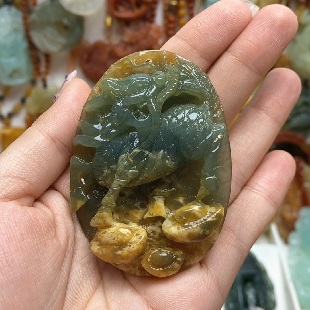 蛇纹石玉颈饰未镶嵌