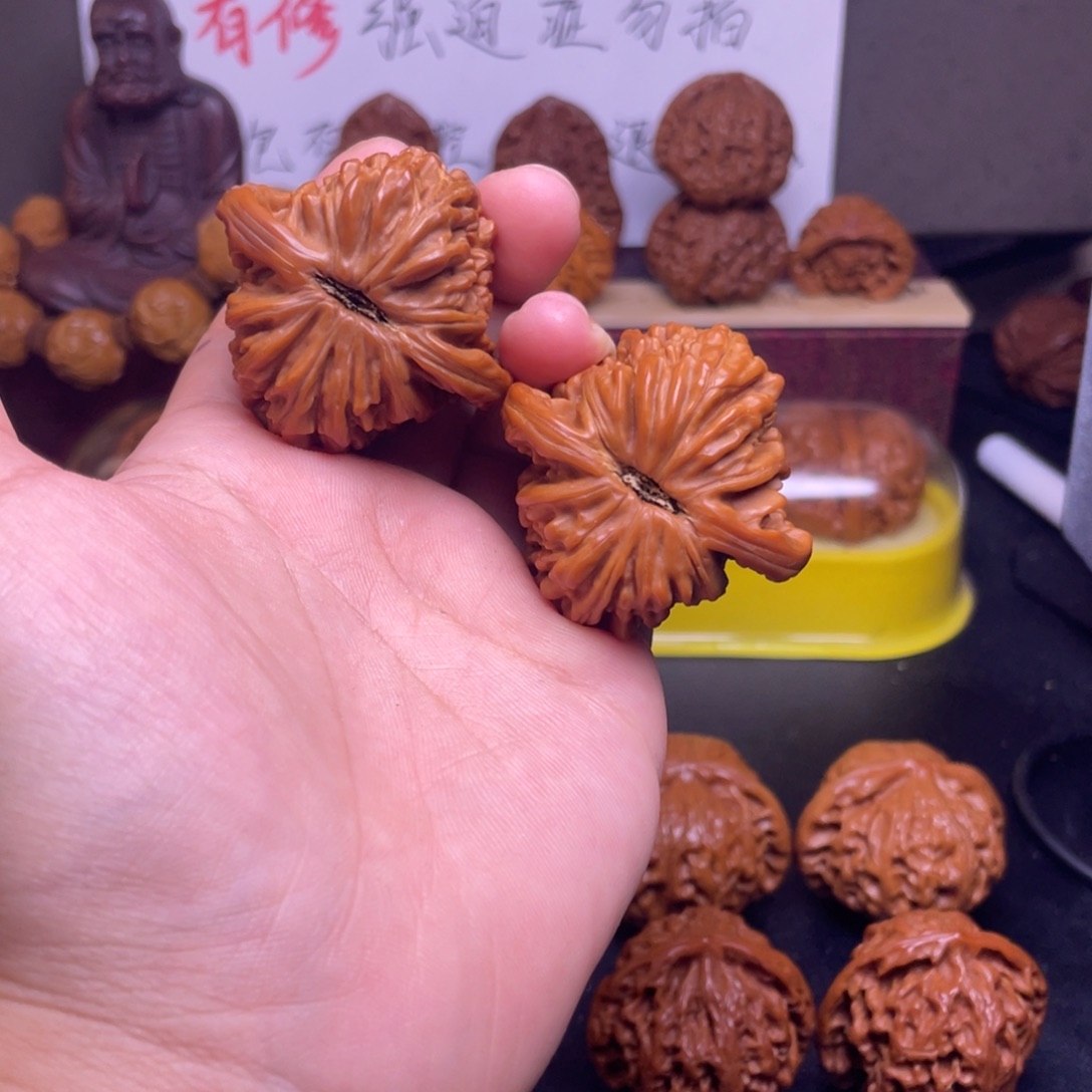 彬***哥桃核吊坠四座楼福利