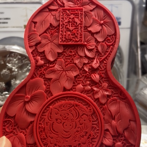 纯银东****）2019年贺岁银币带纪念章带原盒原证