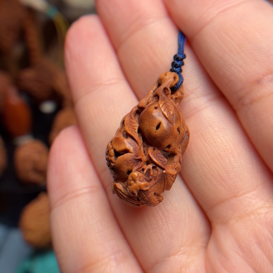 桃核圆雕福寿三多