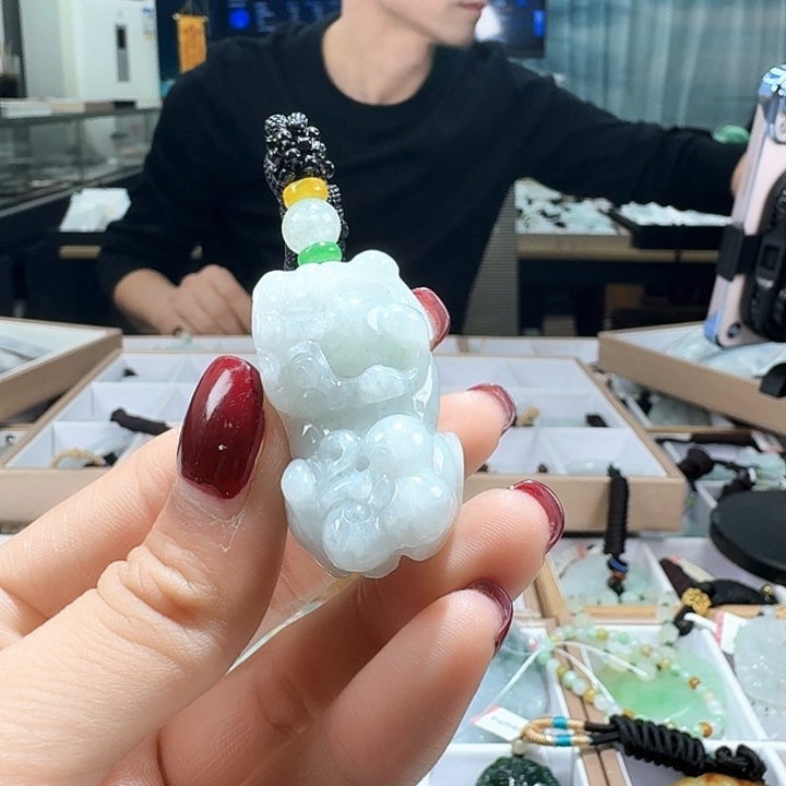 翡翠颈饰未镶嵌翡翠