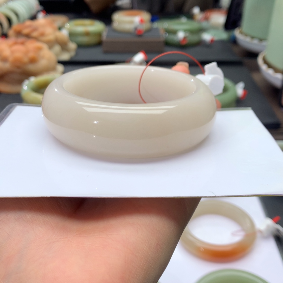 未镶嵌手镯石英质玉