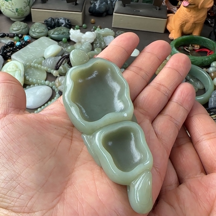 和田玉未镶嵌挂件微瑕