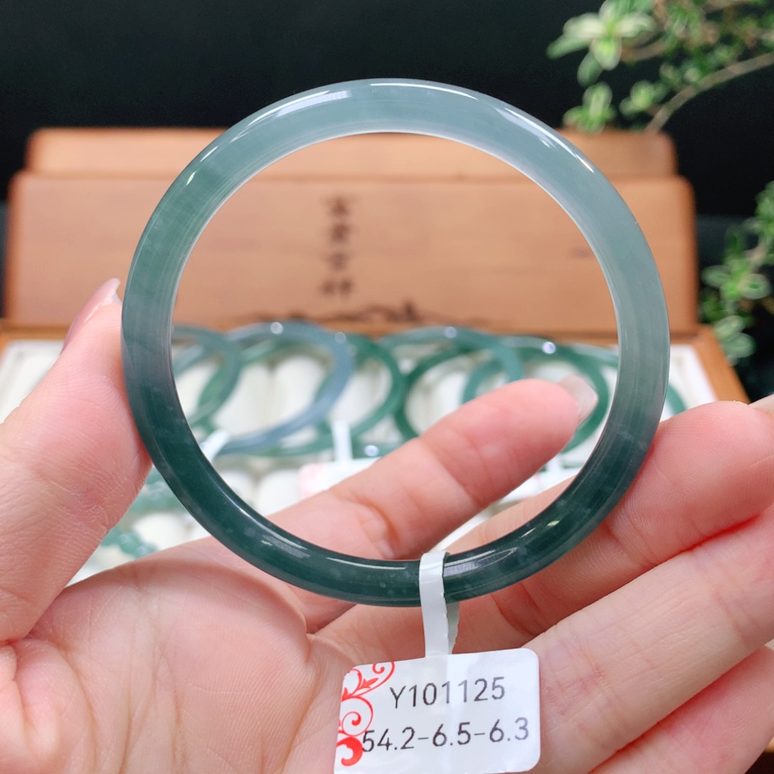 翡翠手镯未镶嵌天然