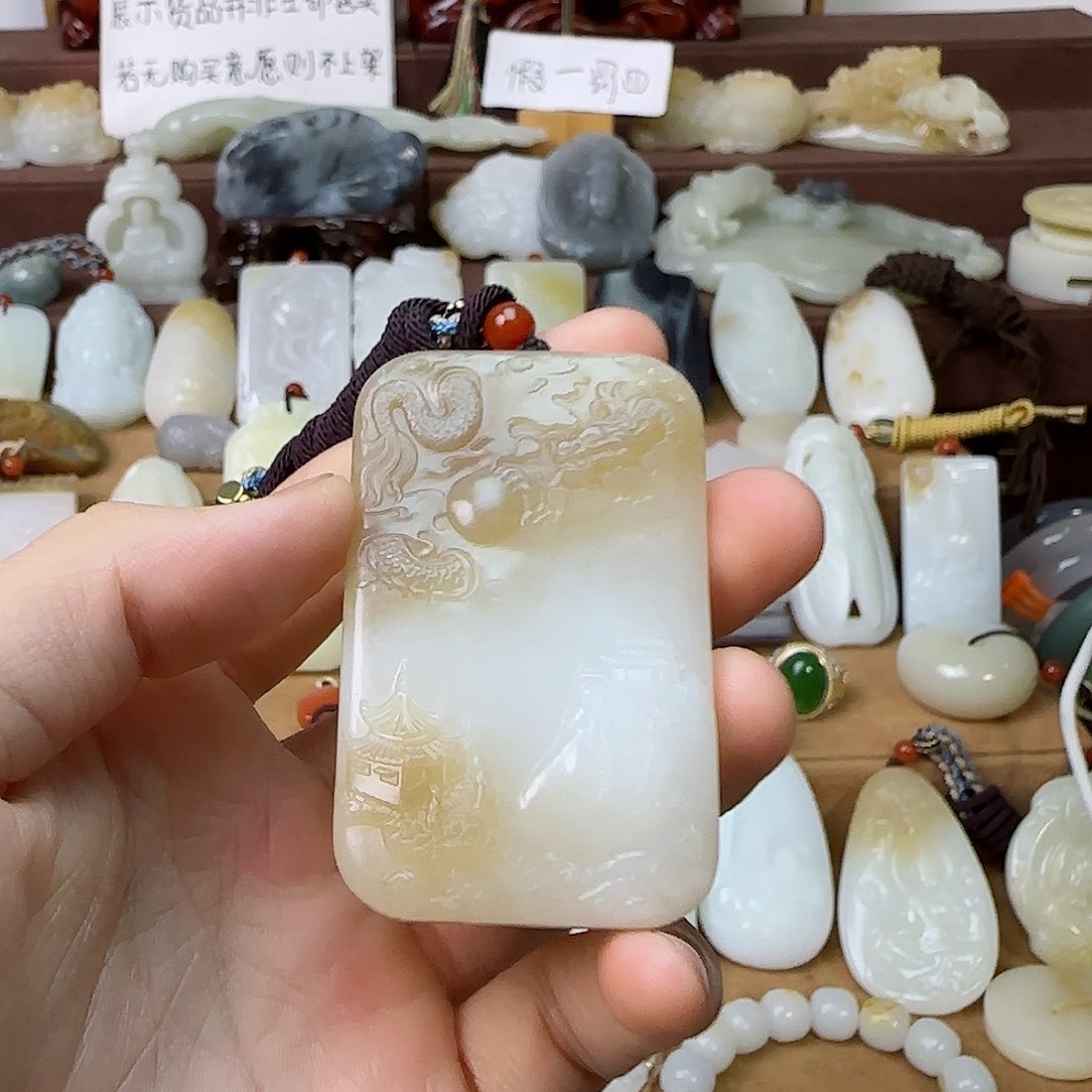 和田玉未镶嵌颈饰吊坠