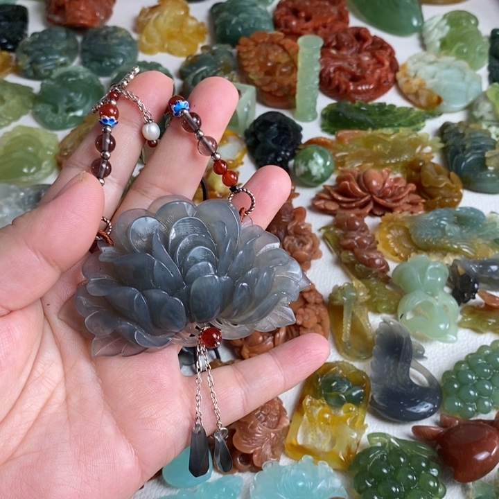 蛇纹石玉颈饰未镶嵌