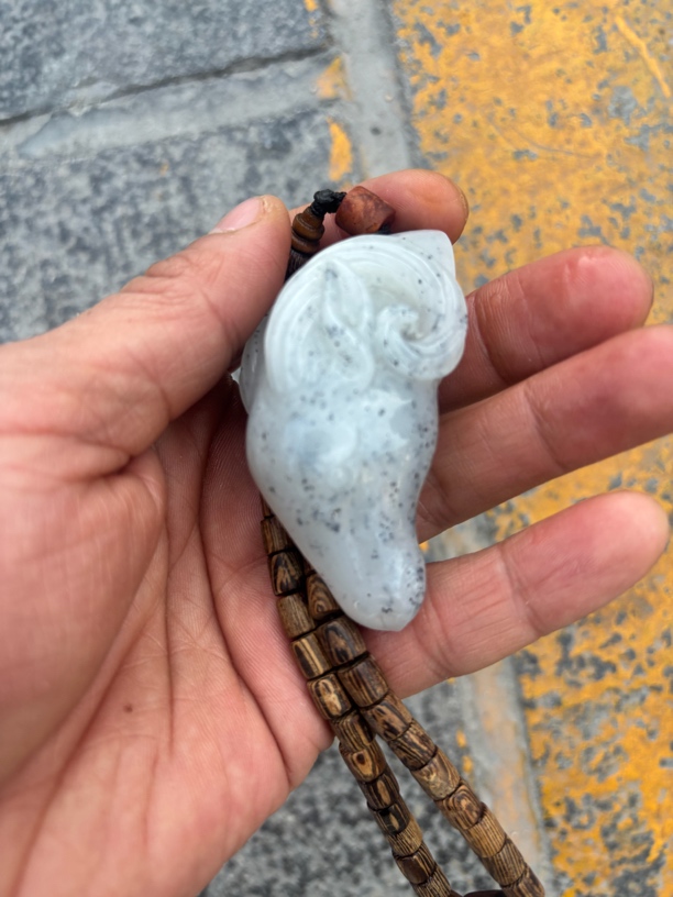 和田玉青花羊头把件