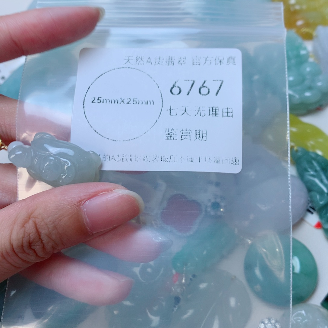 吊坠(不含链)未镶嵌翡翠