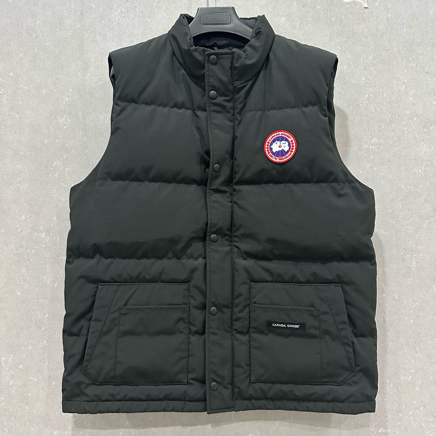 99新 CANADA GOOSE 黑色羽绒马甲XL码 /005251