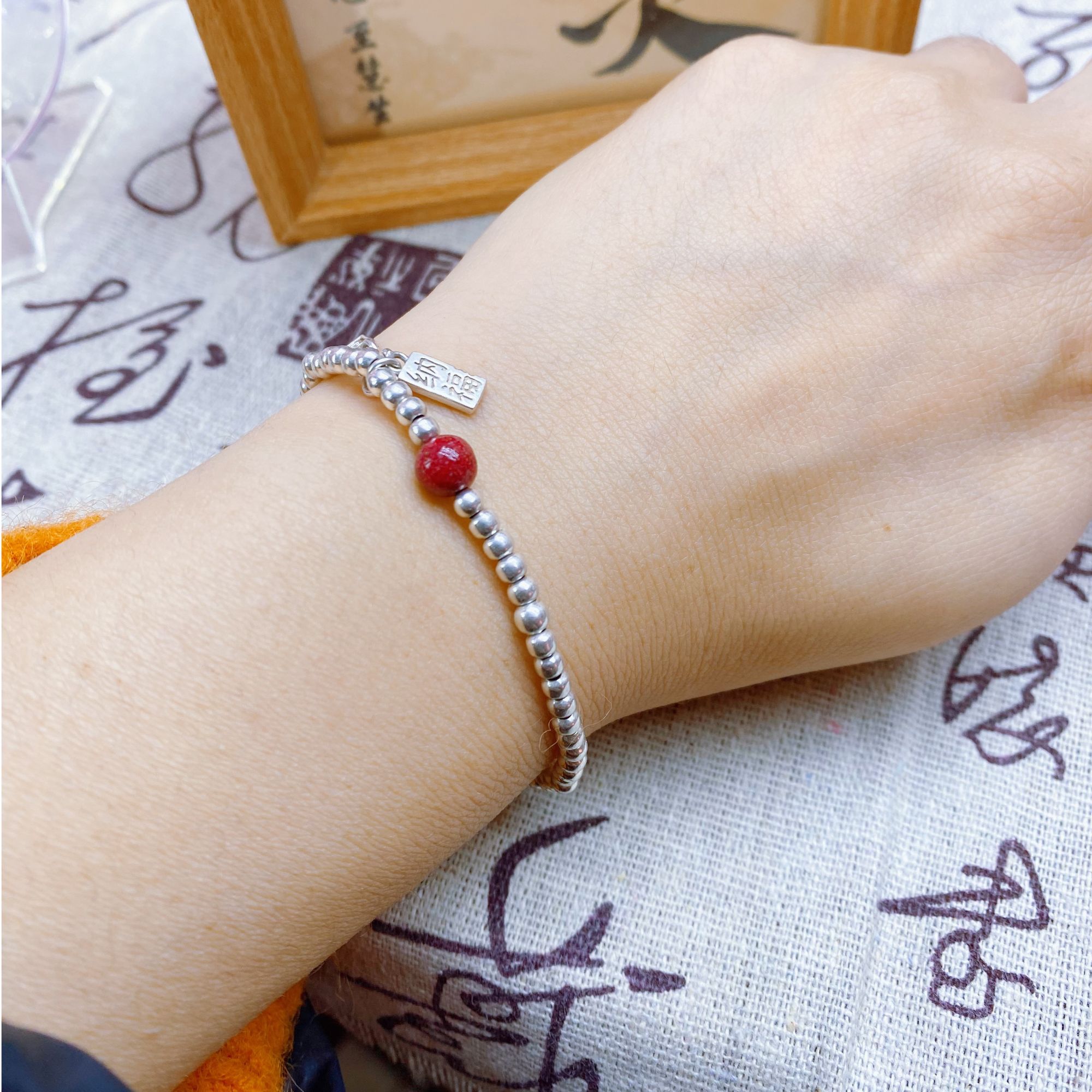 天然辰砂送女友闺蜜朱砂痣全透晶体银珠手链