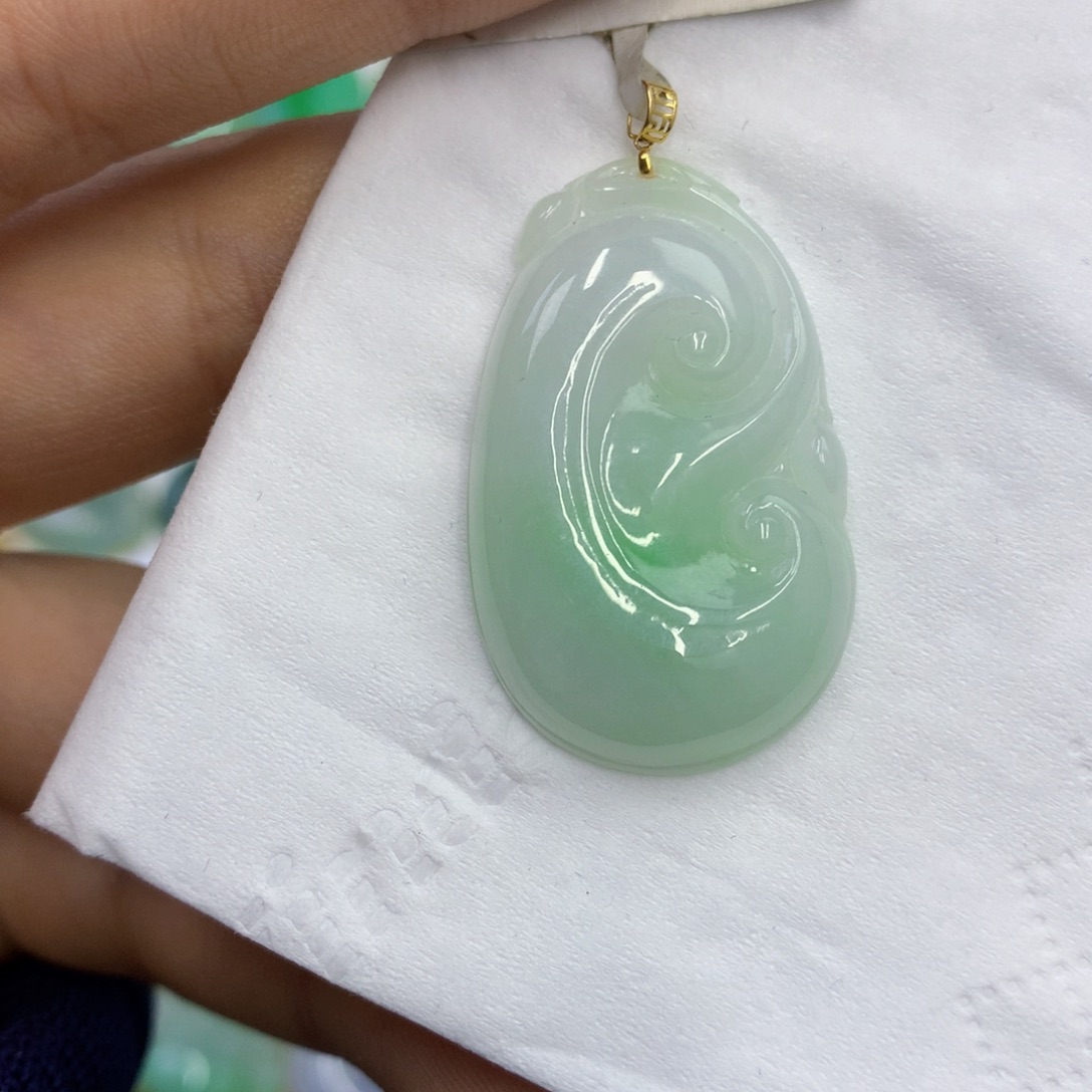 翡翠18K金镶嵌颈饰翡翠