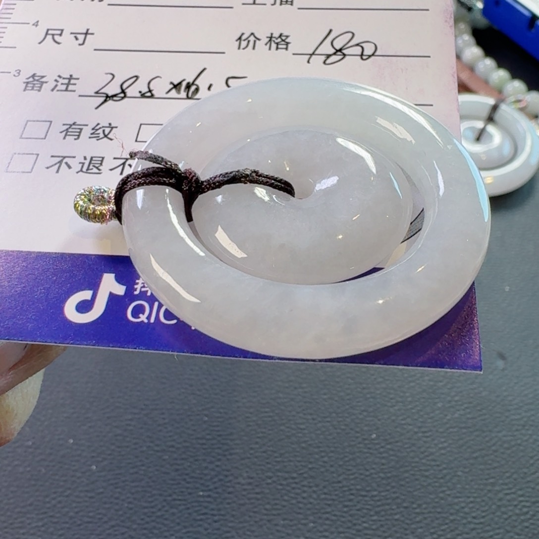 翡翠颈饰未镶嵌颈饰