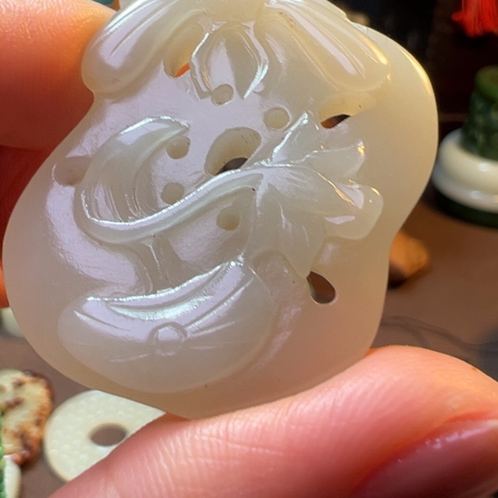 和田玉（糖玉）颈饰未镶嵌狭****胜