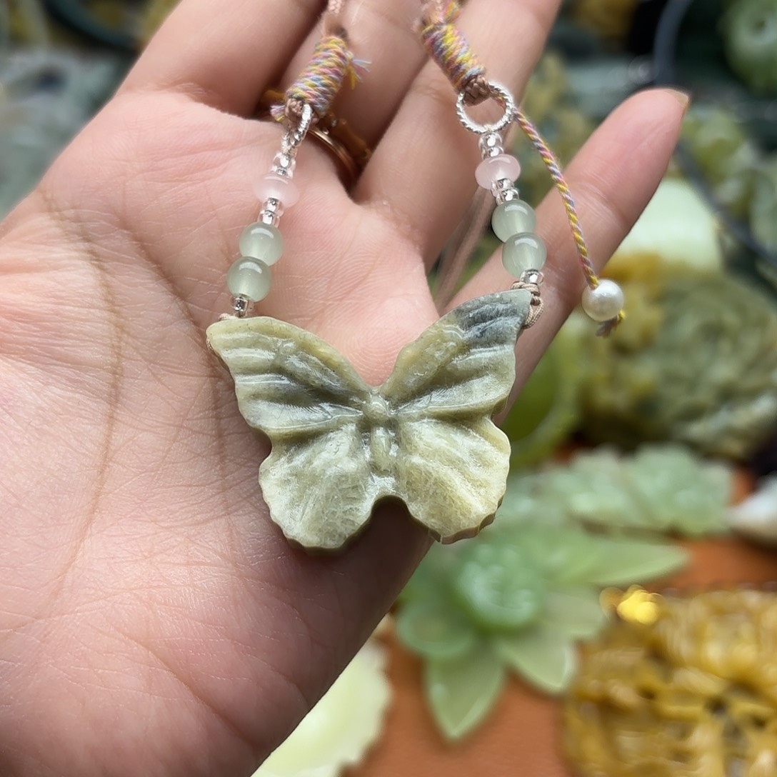 蛇纹石玉未镶嵌吊坠