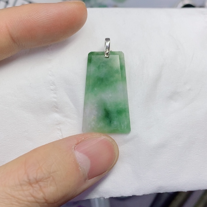 翡翠吊坠(不含链)足铂镶嵌