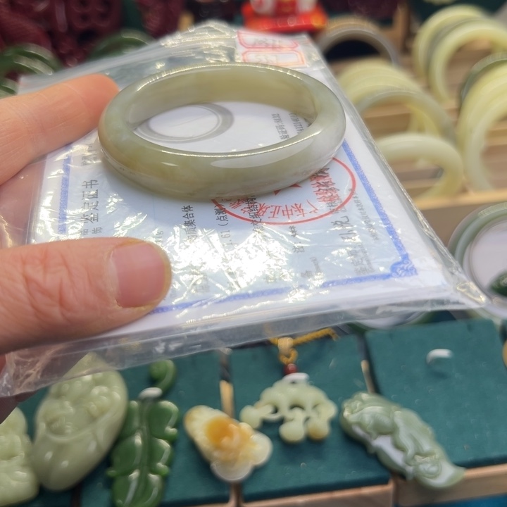 和田玉手镯未镶嵌53.7圈围10371