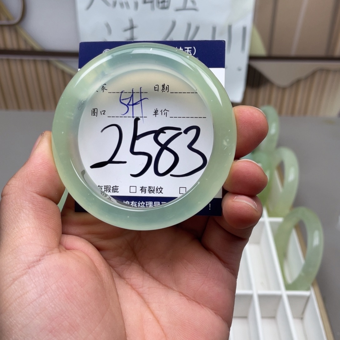 岫玉手镯手镯未镶嵌