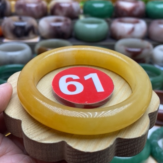 未镶嵌手镯石英质玉