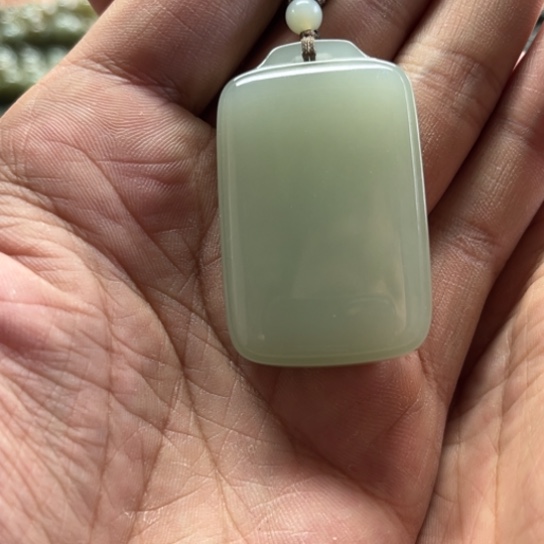 和田玉且末钢板料无事牌多样性拍一发一未镶嵌蓝****妹