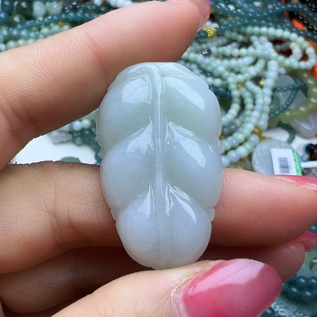 翡翠未镶嵌颈饰富贵