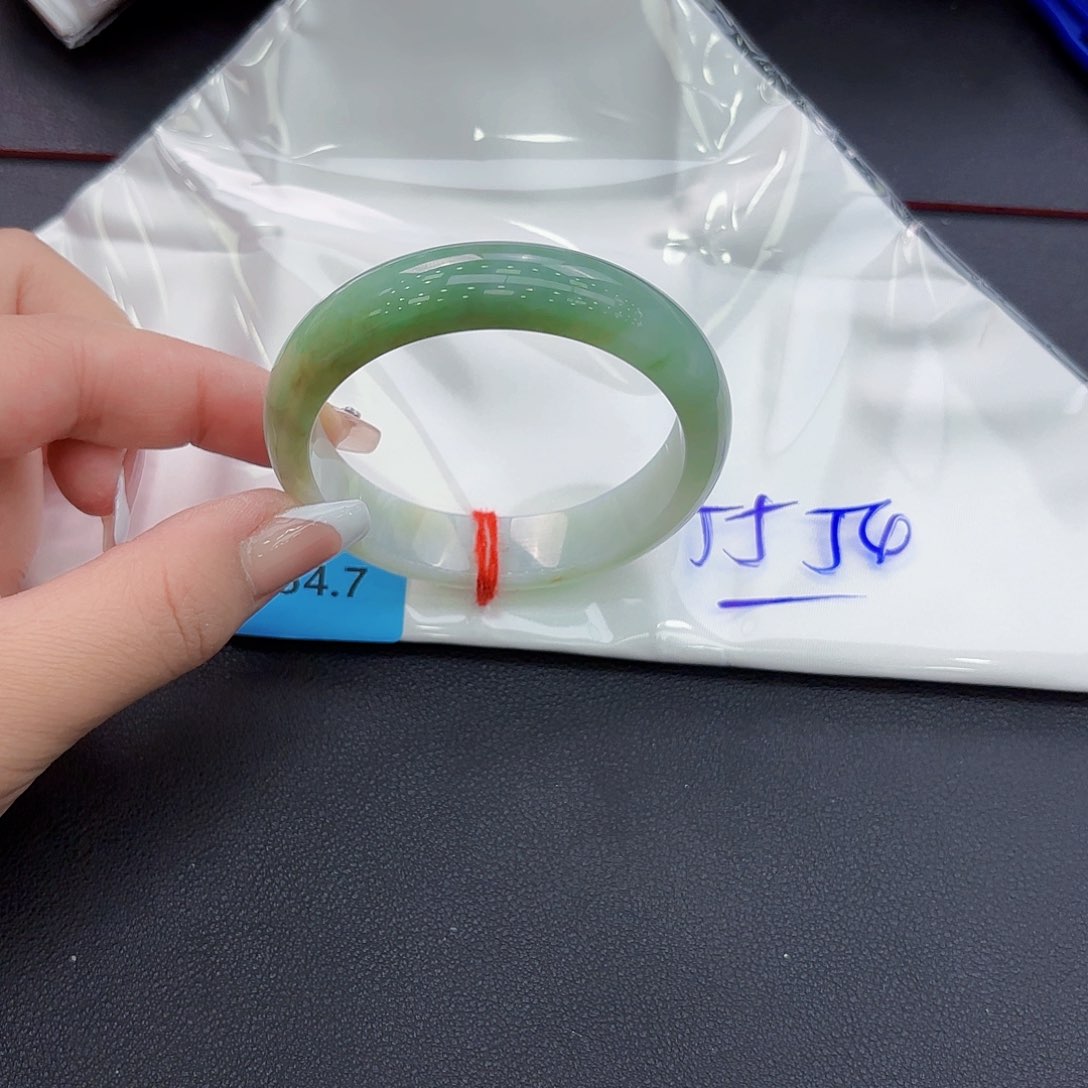 翡翠手镯未镶嵌手镯