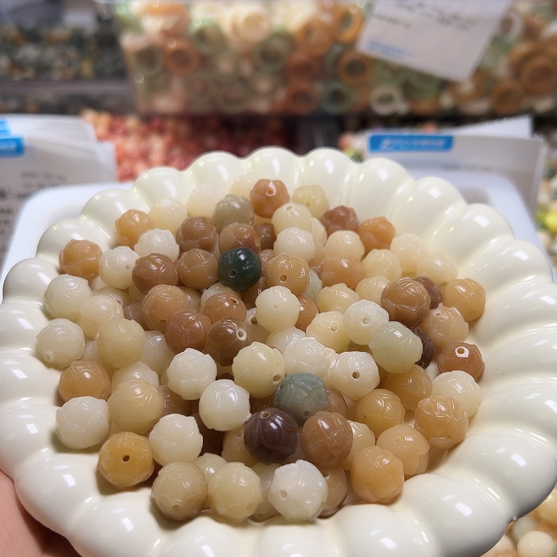 白玉菩提吊坠瑕疵步步生莲50颗