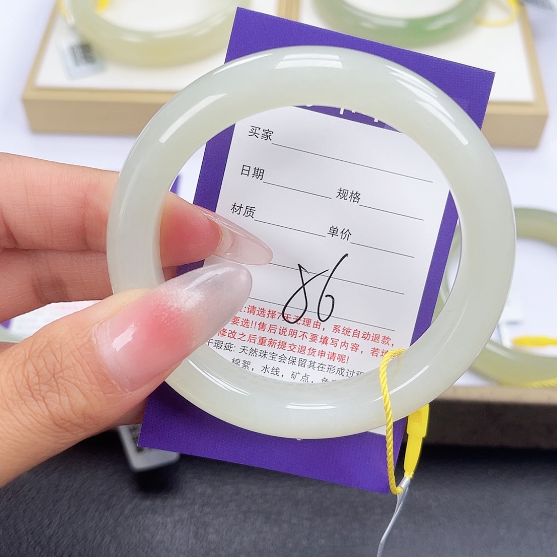 和田玉手镯未镶嵌