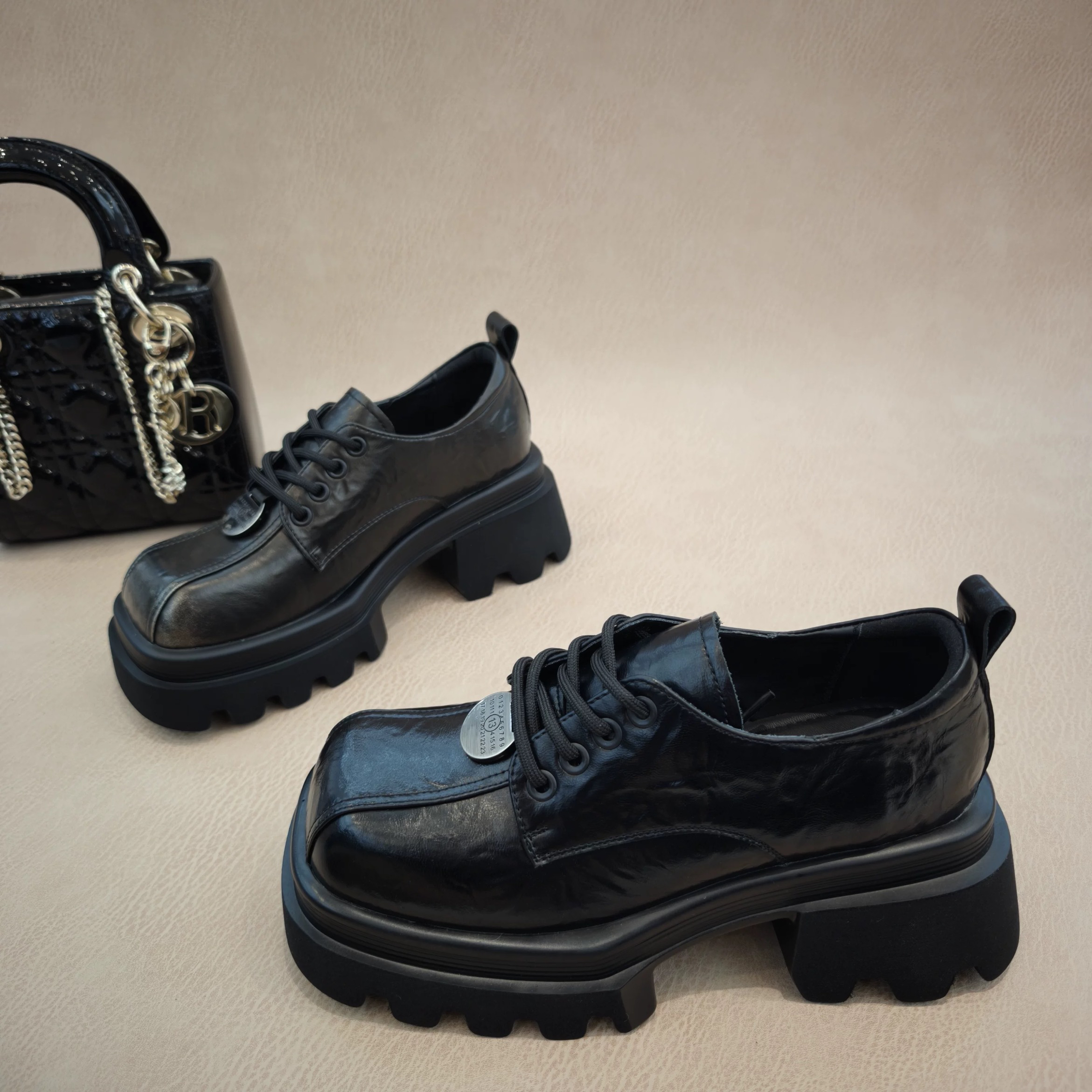 方头黑色厚底乐福鞋女2025秋季新款小个子增高系带小皮鞋DY160