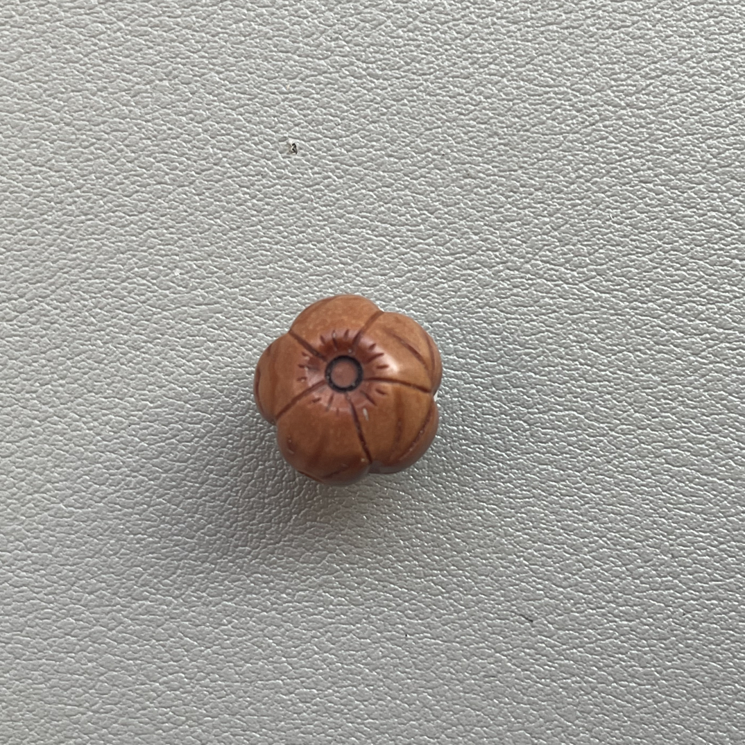 龙纹桃核手工雕刻小花朵