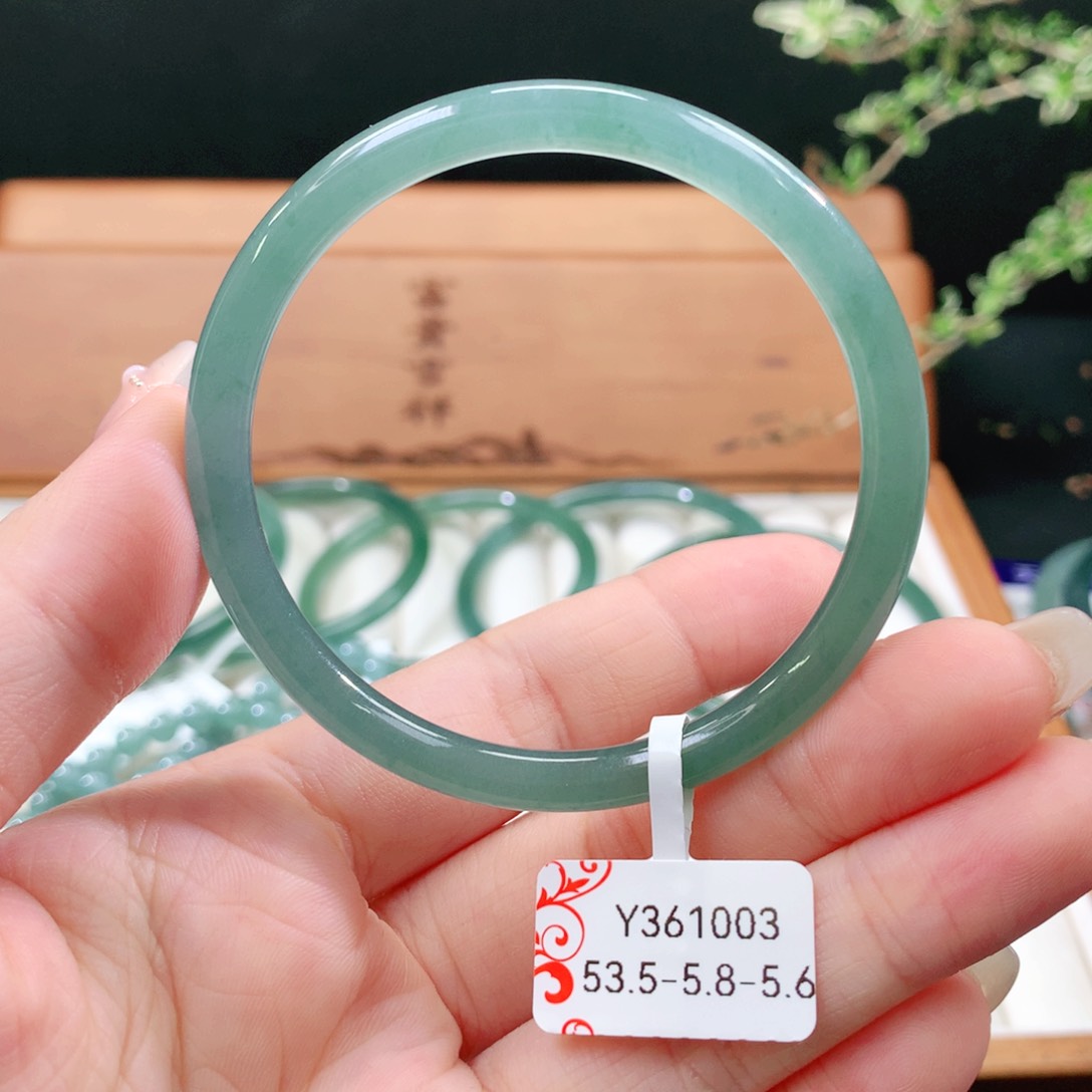 翡翠手镯未镶嵌天然